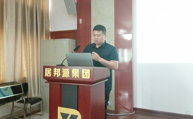 公司王淑龍經(jīng)理分享成功案例，提倡要敢于突破習慣的思維方式，細心觀察和揣摩市場，做出異乎尋常的決定，才能有一份驚喜的收獲。