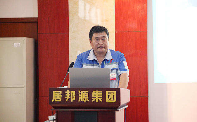生產(chǎn)中心總監(jiān)馬永民對公司生產(chǎn)對公司員工提出的合理化建議實(shí)施成果進(jìn)行匯報。